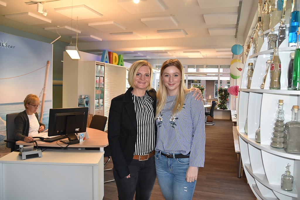 Bettina Gieglind und Alicia Wieting im Reisebüro Sonne und mehr in Wardenburg Bettina Gieglind und Alicia Wieting im Reisebüro Sonne und mehr in Wardenburg