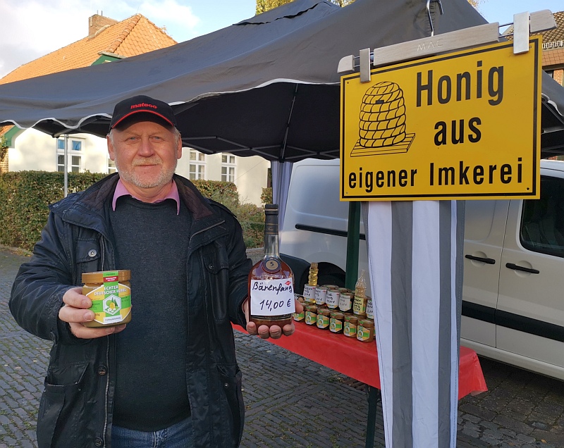 Honig aus eigener Imkerei von Alexander Wilhelm aus Benthullen, Gemeinde Wardenburg gibt es immer freitags von 14 - 17 Uhr auf dem Wochenmarkt in Wardenburg www.wochenmarkt-wardenburg.de