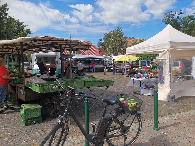Wochenmarkt Wardenburg - freitags 14 bis 17 Uhr. Foto: Uta Grundmann-Abonyi - Redaktion GrAbo