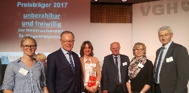 Das Projekt Kiek in ‘t Land - Fahrradroute der Landwirtschaft ist mit dem Niedersachsenpreis für Bürgerengagement 2017 Engagiert und unbezahlbar ausgezeichnet worden. (Foto: Kreislandvolkverband) 1214-lfv