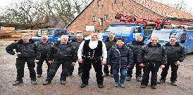 Zimmerei Rosskamp - das Team um Karsten Roßkamp aus Wardenburg im Landkreis Oldenburg übernimmt Holzarbeiten und Energieberatungen. Mehr Informationen unter Tel. 04407-718366 und unter http://www.zimmerei-wardenburg.de Zimmerei_Rosskamp_Teambild