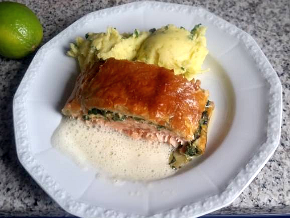 Lachs mit Spinat im Blätterteigmantel. Rezept Foto Alois Steiner | Gaumensex ohne Verhütung→ https://www.alois-steiner.de/index.php?menuid=152/www Lachs mit Spinat im Blätterteigmantel. Rezept Foto Alois Steiner | Gaumensex ohne Verhütung→ https://www.alois-steiner.de/index.php?menuid=152/www