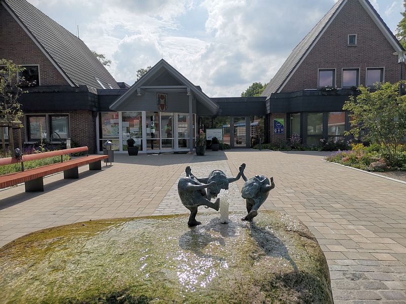 Rathaus Kirchhatten - Gemeinde Hatten. Foto: Uta Grundmann-Abonyi www.agentur-grabo.de - SEO Redaktion Landkreis Kurier Rathaus Kirchhatten - Gemeinde Hatten. Foto: Uta Grundmann-Abonyi www.agentur-grabo.de - SEO Redaktion Landkreis Kurier