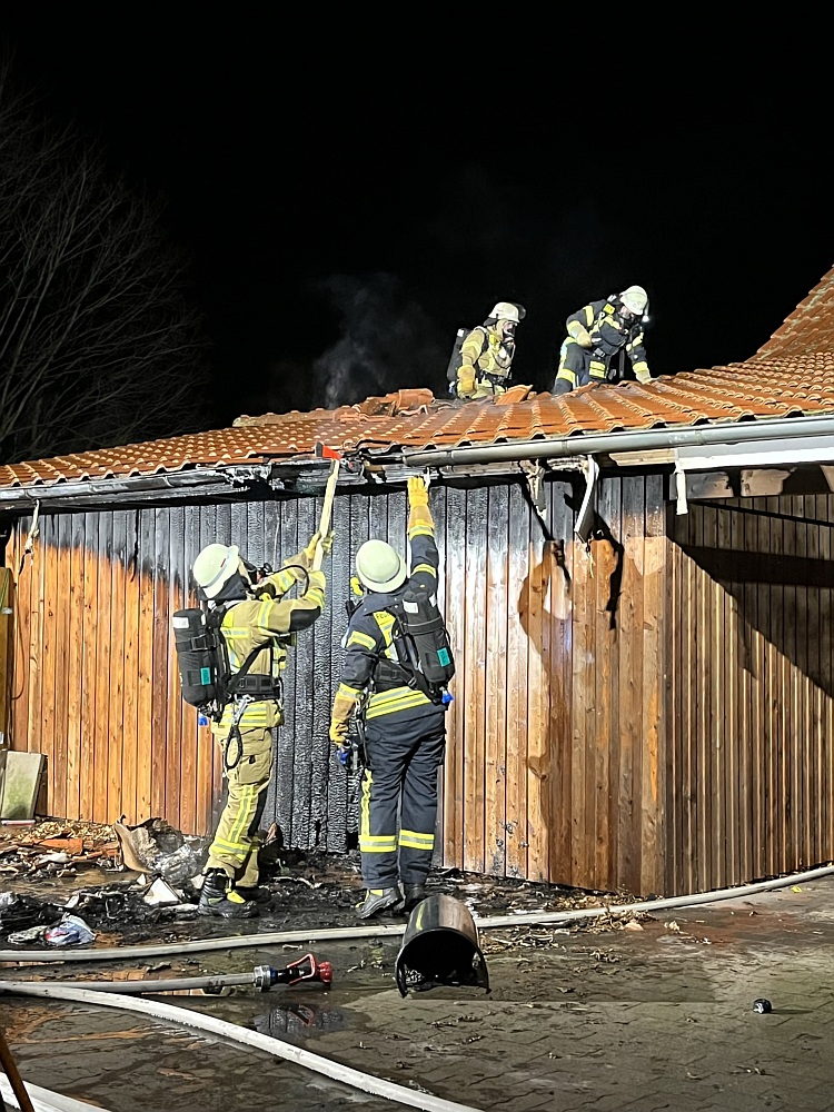 mülltonnenbrand_schuppenbrand_carportbrand_wardenburg_feuerwehr