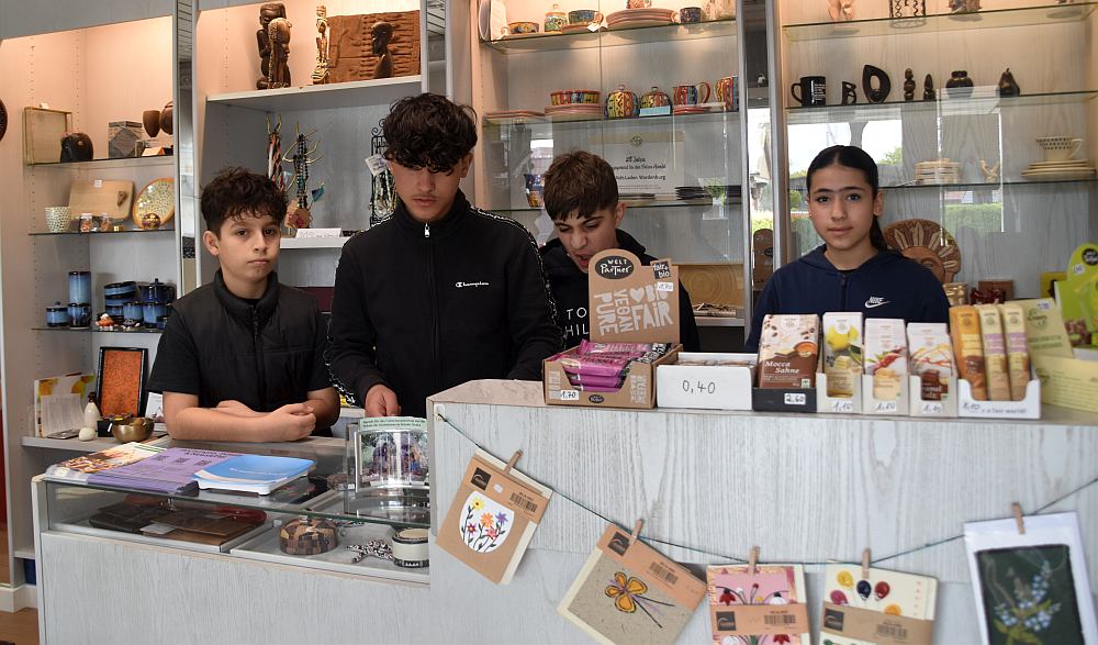 Vier Schüler der Waldschule Hatten haben den Zukunftstag 2024 im Eine Welt Laden Wardenburg verbracht. Foto Laurin Syska