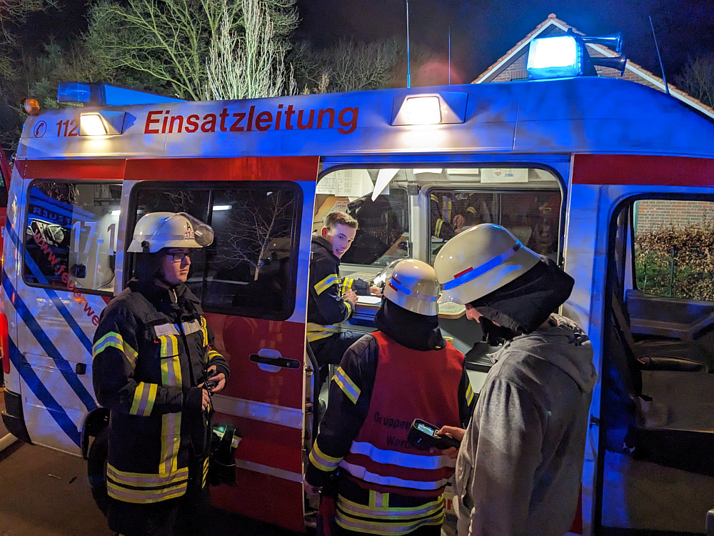 Einsatzleitung Feuer Wardenburg. Foto Jochen Brunßen Freiwillige Feuerwehr Wardenburg