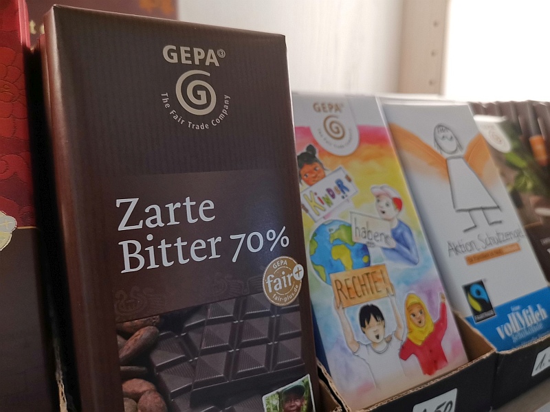 Gepa Schokolade und andere fair gehandelte Produkte gibt es im Eine-Welt-Laden Wardenburg. Foto: Uta Grundmann-Abonyi https://www.agentur-grabo.de