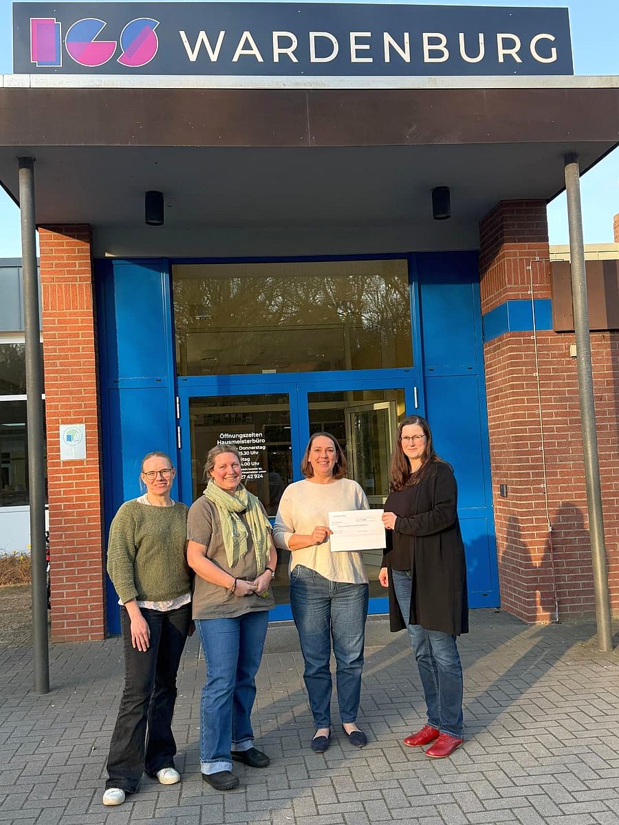 igs-flohmarkt-wardenburg-spende-maria-penning_foerderverein_zeitung_landkrieis-kurier.de