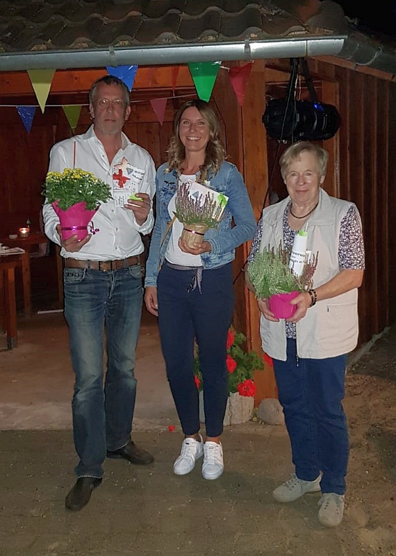 Die Gewinner des Fotoquiz beim Sommerfest des Bürgerverein Munderloh: 3. Platz: Nina Sandstede, 2. Platz: Hanna Schütte, 1. Platz Hanna Biebert.. Foto: BV Munderloh Meike Schröder