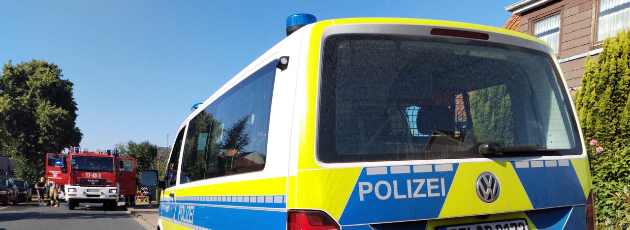 Polizei und Feuerwehr im Einsatz am Schulweg in Wardenburg.  Foto Uta Grundmann-Abonyi www.landkreis-kurier.de