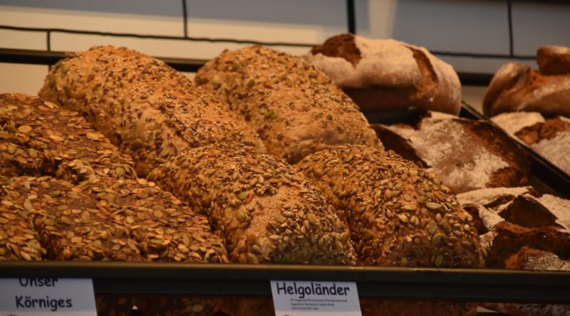 Helgoländer Brot und andere Brotsorten mit selbst hergestelltem Backteig vom Dorfbäcker Kirchatten. Bestellen unter Tel.: 04482 - 308