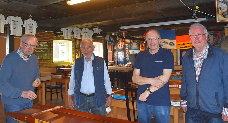 Jakkolo Turnier 2022 zu Gunsten der Deutschen Krebshilfe. Foto Ingrid Köster (v.l.) Helmut Hinrichs, Peter Biel, Horst Köster und Helmut Fokkena