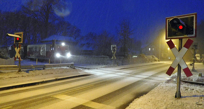 Der Nikolaus-Express kämpft sich durch das Schneegestöber zurück von Heiligenrode nach Harpstedt. Foto: Joachim Kothe Delmenhorst-Harpstedter Eisenbahnfreunde e.V. (DHEF) 