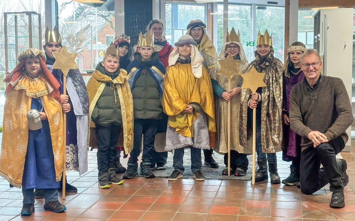 Die Sternsinger haben bereits am 5. Januar 2026 das Rathaus der Gemeinde Hatten besucht und den Segen überbracht. Mehr unter https://hatten.de/rathaus-politik/aktuelles?article=487 sternsinger_rathaus_hatten_kirchhatten_bürgermeister_heinisch