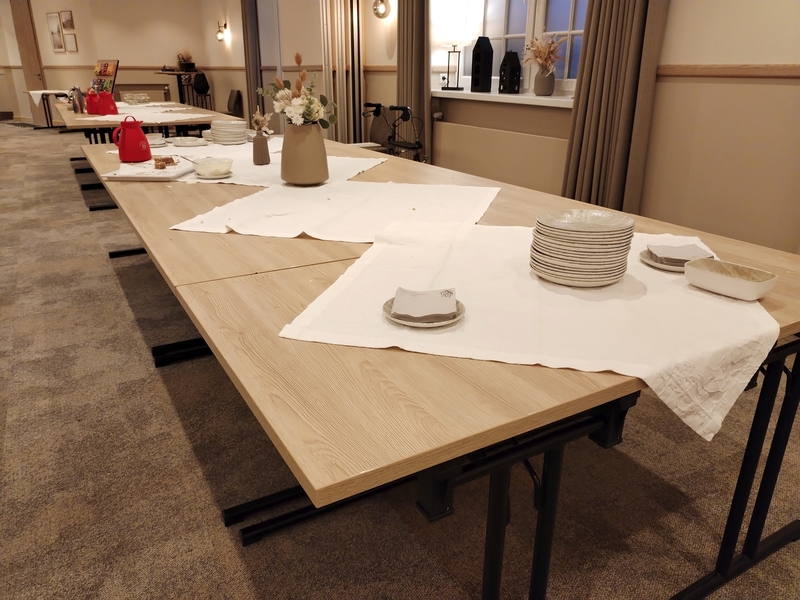 Schon um kurz nach 16.00 Uhr war das Kuchenbuffet restlos leergegessen bei der 33. Auslosungsshow der Wardenburger Tombola am 11.01.2026. Foto: Uta Grundmann-Abonyi www.agentur-grabo.de