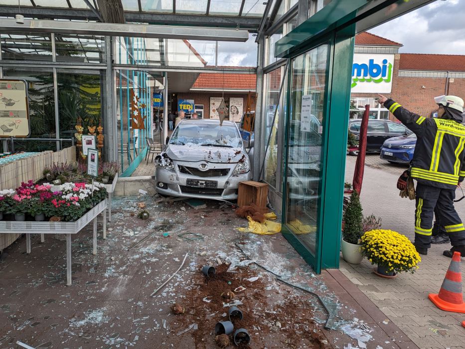 unfall_blumencenter_wardenburg_foto_feuwehr_jochen_brunssen