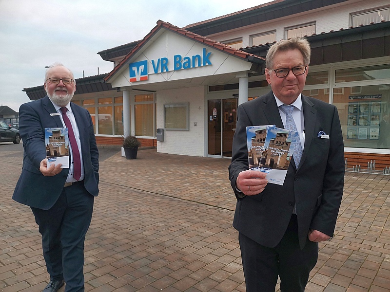 Manfred Sander und Heinrich Kathmann von der VR Bank Oldenburg Land eG stellen das neue VR-Aktiv plus Programm für das 1. Halbjahr 2021 vor • https://www.vrbank-oldenburgland.de/vr-aktiv-plus.html