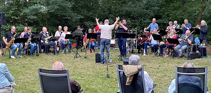 Waldkonzert in Gloysteins Fuhren Gemeinde Wardenburg mit der Bigband Fisch `n` Friends der Wardenburger Musikfreunde. Archivfoto Gemeinde Wardenburg Hendrik Müller