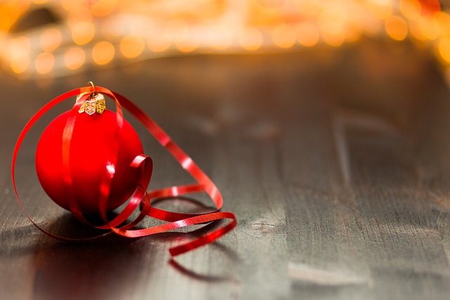 Weihnachten_rote_weihnachtskugel_pixabay_pexels