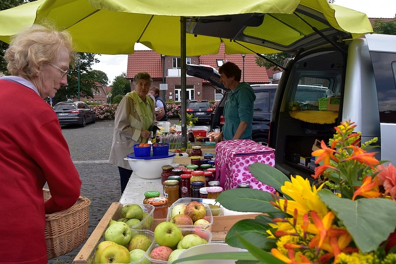 Eingemachtes Obst und Gemüse Wochenmarkt Wardenburg Foto GrAbo