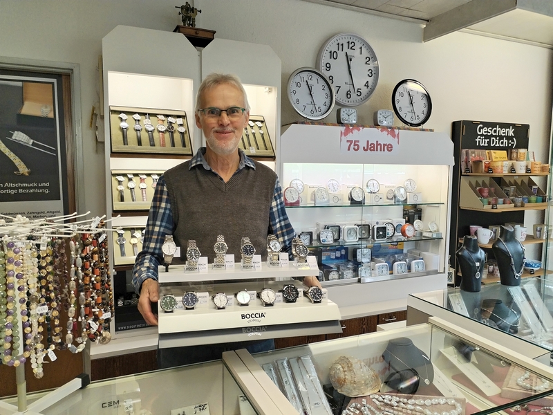 wolfgang_martens_uhrmacher_uhren_geschenke_goldankauf_hatten_foto_grabo