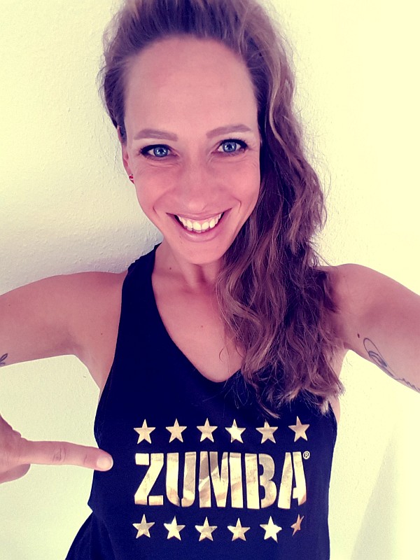 ZUMBA mit Britta Unfried online über den HTV • https://www.hundsmuehlertv.de/85-online-sport/377-jetzt-auch-zumba-training-online-beim-htv