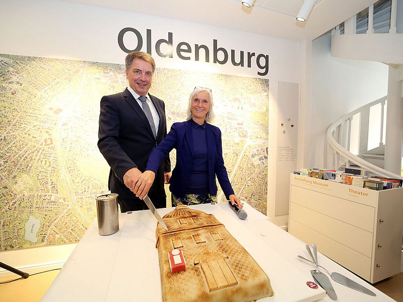 Eröffnung Touristinfo im Lappan mit Oberbügermeister Jürgen Krogmann und Silke Fennemann. Foto Oldenburger Tourismus und Marketing GmbH