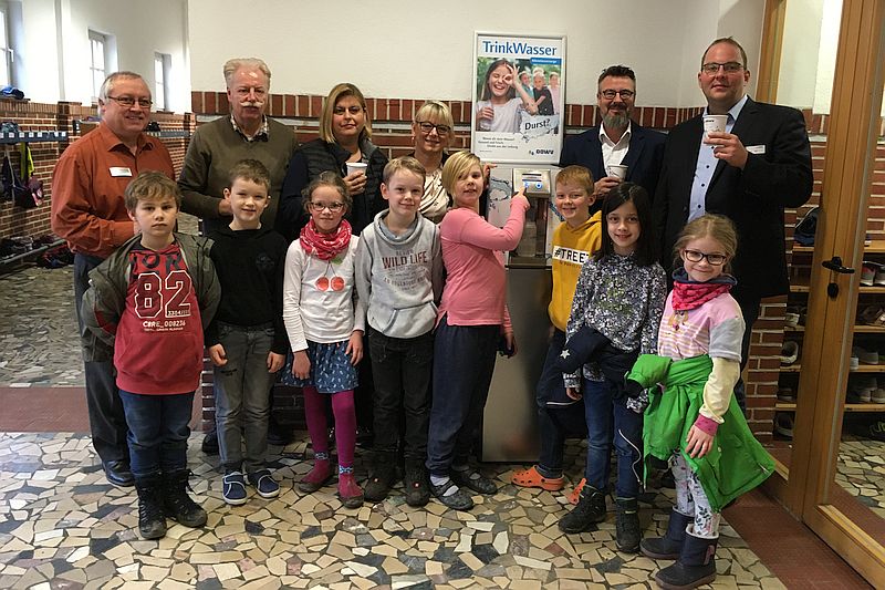 OOWV_Trinkwasserspender-Übergabe_Grundschule_Dötlingen