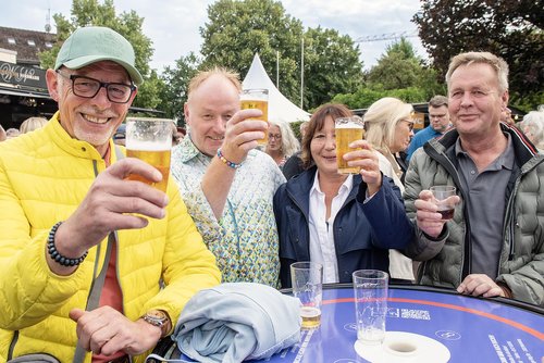 Prost. Wardenburg feiert. Party Sommergefühl Wardenburg 2025. Foto Nika Kramer Dorffotografin